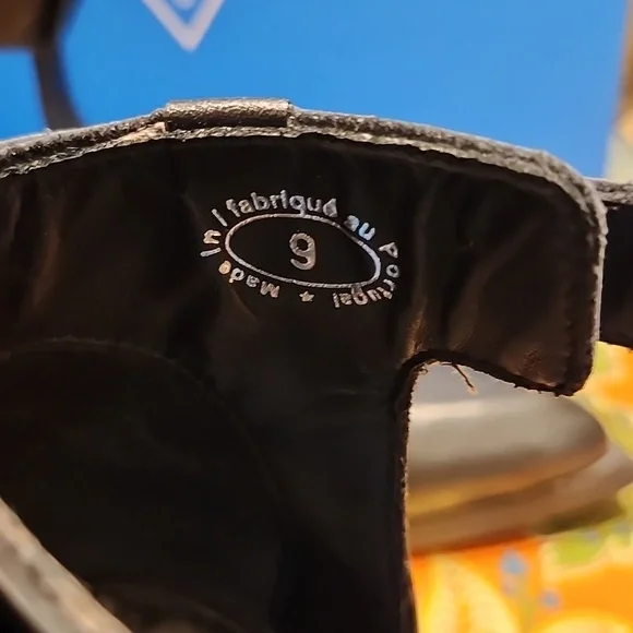 John Fluevog Black Zoomies - Picture 4 of 10